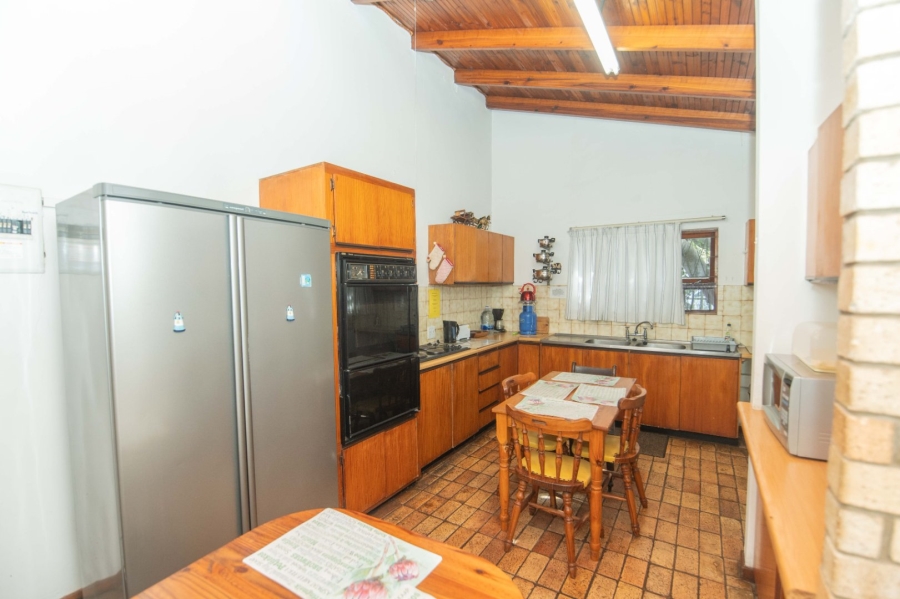 6 Bedroom Property for Sale in Bluewater Bay Eastern Cape